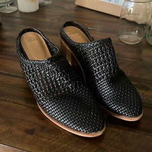 Low heel women's heel